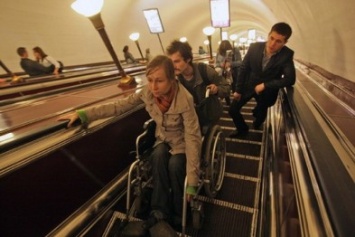 В Киеве больше половины станций метро недоступны для инвалидов