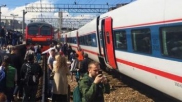 Скоростной поезд врезался в электричку в районе Курского вокзала в Москве (фото)