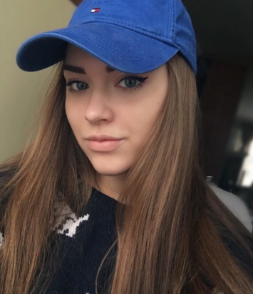 18-летняя внучка Владимира Высоцкого Арина покоряет Instagram