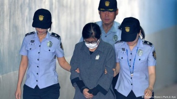 Подругу экс-президента Южной Кореи приговорили к трем годам тюрьмы