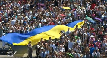Папа Римский во время воскресной молитвы призвал к миру в Украине