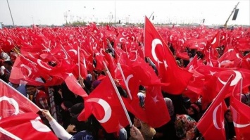 В Турции антитеррористический марш собрал под своими знаменами более 100 тыс человек