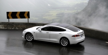Американец на Tesla Model S проехал 800 км без подзарядки
