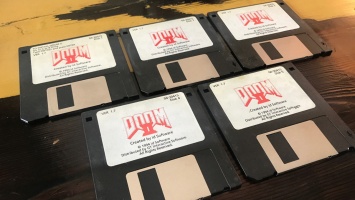 Ромеро продал свои дискеты Doom 2 за 3 150 баксов и хочет выставить на аукцион еще что-нибудь