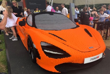 McLaren нужны деньги, чтобы выкупить акции Денниса