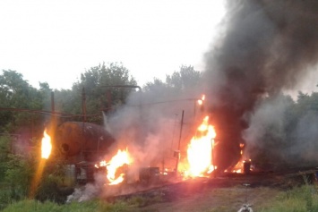 Под Харьковом спасатели пять часов тушили цистерну с мазутом