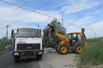 В Бердянске дачники сносят мусор в жилые кварталы