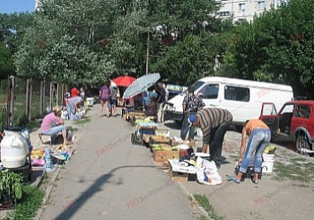 Бердянские власти уберут стихийную торговлю на ул. Тищенко