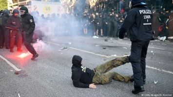 В ходе акции протеста "Welcome to Hell" в Гамбурге произошли беспорядки