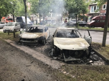 В Гамбурге неизвестные сожгли 10 автомобилей