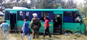На Днепропетровщине пассажирский автобус столкнулся с грузовиком: погибла женщина и пострадали 3 человека