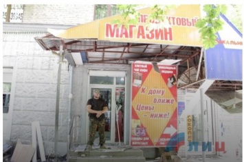 Возле магазина и почты. Появились подробности двух взрывов в Луганске