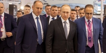 Путин пошутил о слежке за Собяниным