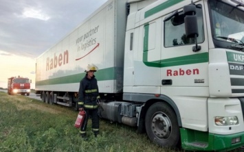 На трассе Одесса-Мелитополь загорелся грузовой автомобиль