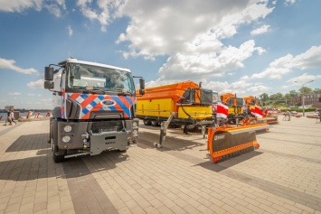 В Днепре на 4 машины для уборки города потратили 36 млн грн