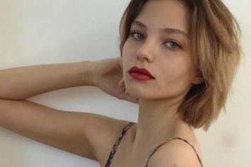 Фотосессия 18-летней дочери Кафельникова без нижнего белья