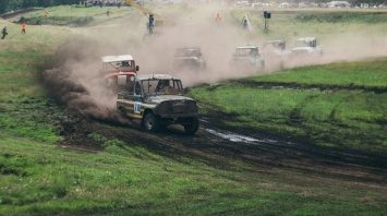 Гонщики УАЗ сохраняют лидерство в чемпионате России по автокроссу