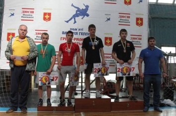 Борцы Луганщины завоевали медали на всеукраинских соревнованиях