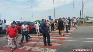 В Житомирской области боевики "АТО" перекрыли трассу Киев-Чоп, требуя выдать им обещанную землю