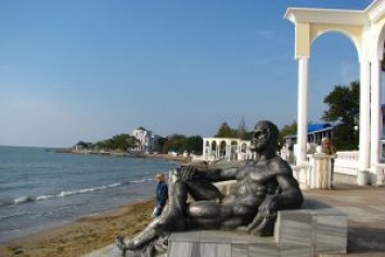 Заплыв, молебен и карнавал: в Крыму готовятся отметить середину лета