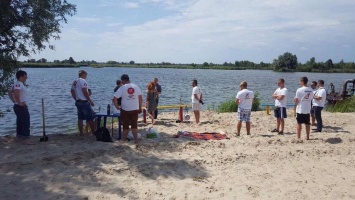 Активисты Киева открыли новый пляж, отвоеванный у «песочной мафии»