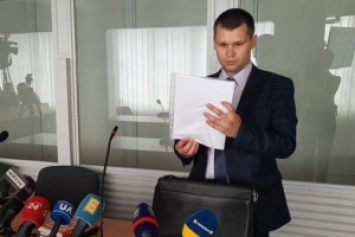 Суд над Януковичем снова перенесли по просьбе нового адвоката-футболиста
