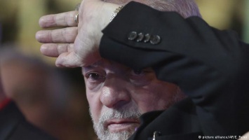 Экс-президент Бразилии приговорен к 9,5 годам тюрьмы за коррупцию