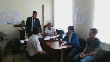 После нападения на журналиста Савченко поручил проверить перевозчиков на соблюдение договоров с облгосадминистрацией