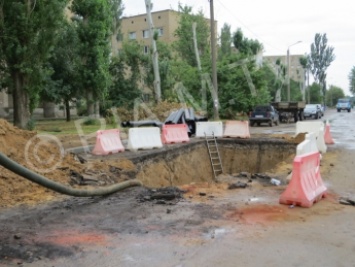 Новую дорогу в микрорайоне сделают уже в августе (видео)