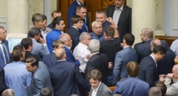 Депутаты перепутали парламент со студией ток-шоу, увлеклись популизмом настолько, что прощелкали реформы, - Фесенко