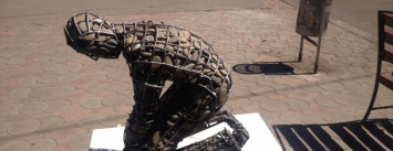 "Каменный человек": на Соборной в Николаеве появился новый философский арт-объект (ФОТО)
