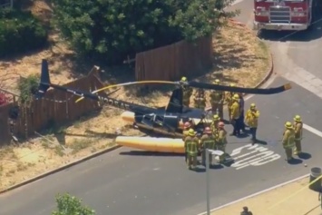 В Лос-Анджелесе вертолет рухнул на улицу (видео)