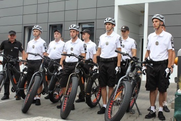 Новые стражи порядка в Одессе: полицейские пересели на велосипеды (фото)