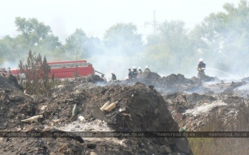 Хроники огня: под Павлоградом третьи сутки борются с пожаром на свалке (ФОТО И ВИДЕО)