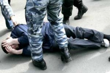 Силовики избили запорожского депутата во время обыска - СМИ
