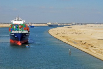 Суэцкий канал продлевает скидки для контейнеровозов до конца года