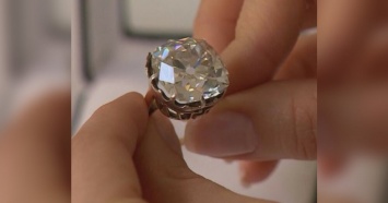 Эта женщина долгие годы носила кольцо за $13. А спустя 30 лет она узнала его невероятный секрет!