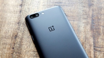 Владельцы OnePlus 5 жалуются на аккумулятор после апдейта