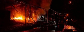 Одесские спасатели снимали на видео, как сгорел пляжный клуб (ВИДЕО)