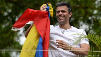 Двух оппозиционных лидеров Венесуэлы увезли из дома