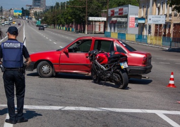 ДТП на "Нашей правде": столкнулись мотоциклист и легковушка