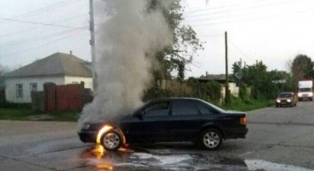 На Сумщине на дороге внезапно загорелось авто (+фото)