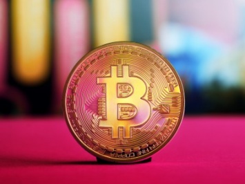 Конфликт разработчиков и майнеров разбил Bitcoin на две валюты