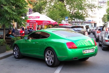 В Украине засняли нетипичное купе Bentley