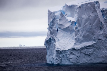 Гигантский айсберг в Антарктике может повлиять на стабильность ледника