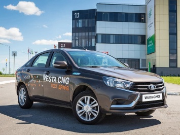 Битопливная LADA Vesta CNG поступила на службу в такси