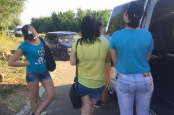 Появились фото сутенерши которая вывозила девушек в РФ