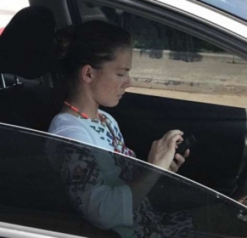 "Главное, что в вышиванке": сестра Савченко засветилась за рулем новенького авто (фото)