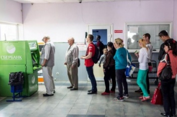 Крымчане ринулись опустошать банкоматы
