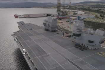 Фотограф-любитель посадил дрон на авианосец ВМФ Британии